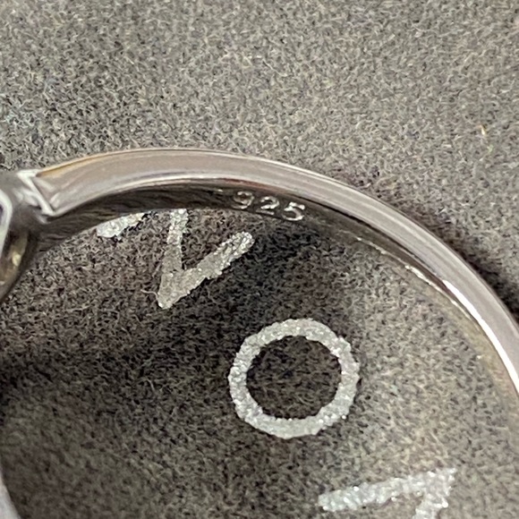 New in box Avon freshwater pearl and sterling silver ring - Picture 2 of 3